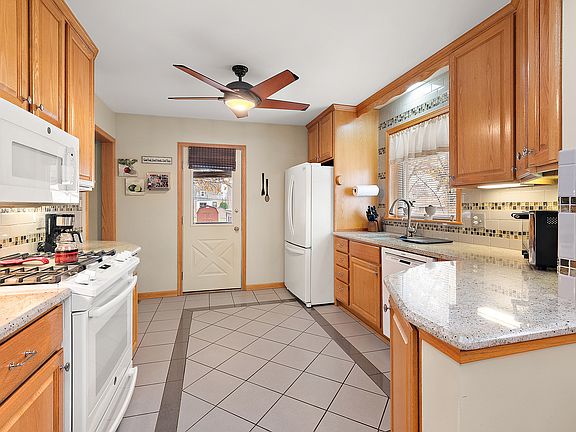 5th image of 2253 S 15th Ave