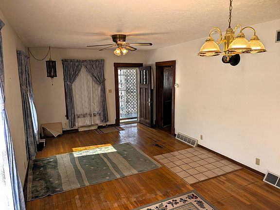 5th image of 431 Montrose St