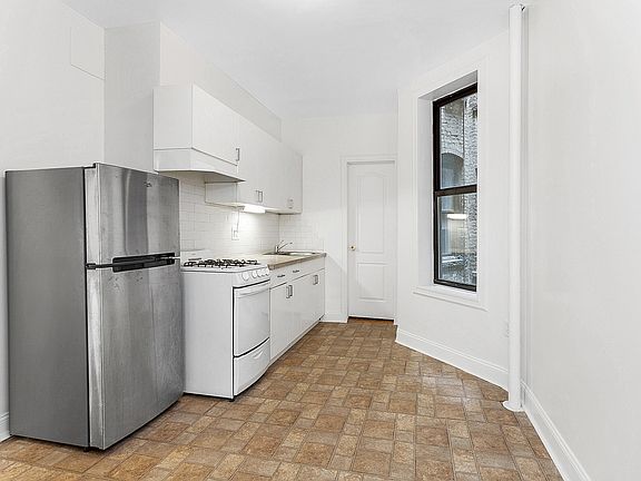 4th image of 317 E 93rd St APT 5S