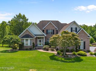 324 Glenmaura Dr #L-66, Moosic, PA 18507