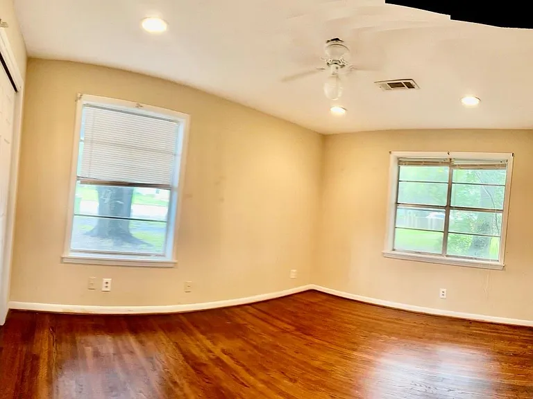 1100 Frost St — Photo 12