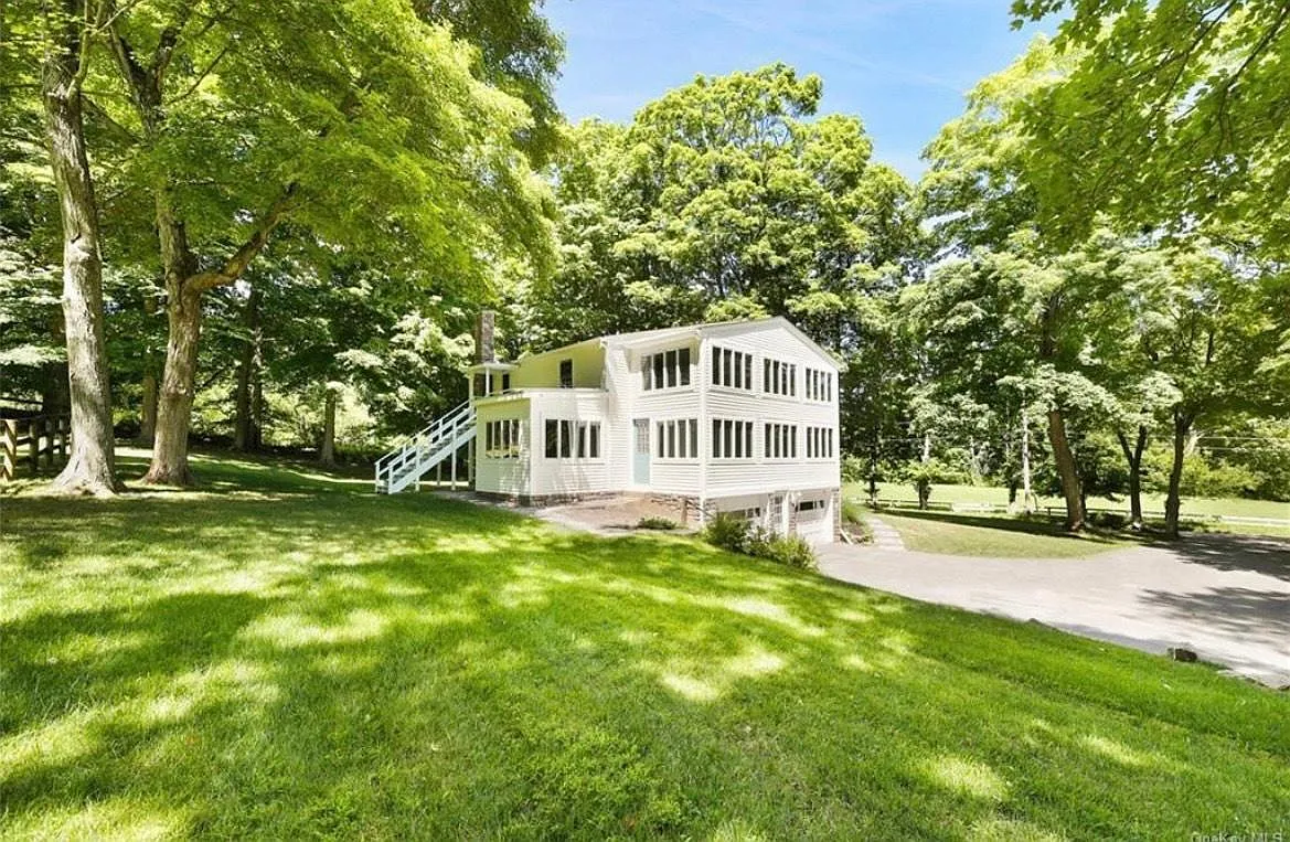 Building Photo - 4 Quaker Rd #B