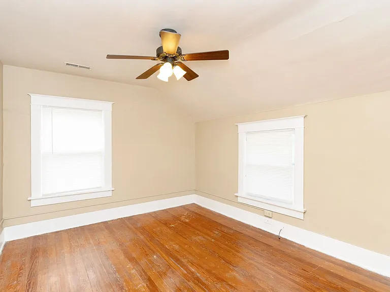 1215 Poyntz Ave — Photo 10