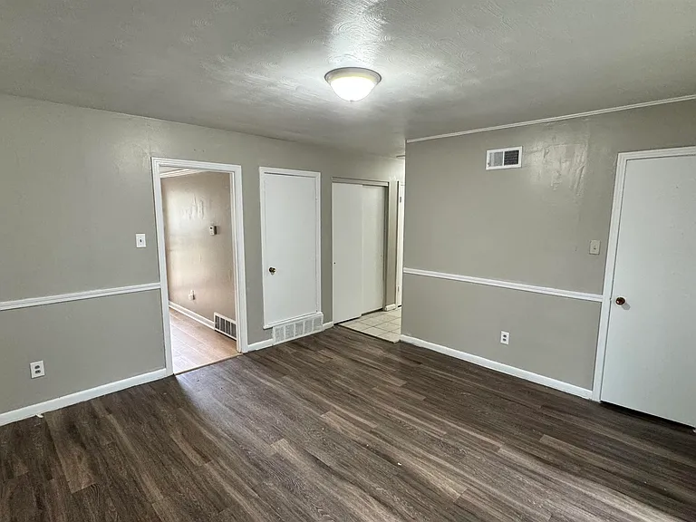 4748 Scottsdale Ave — Photo 7