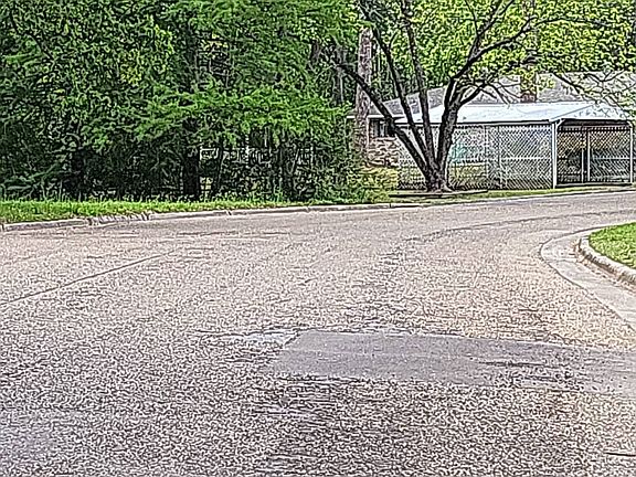 3rd image of 104 N Dessie Dr
