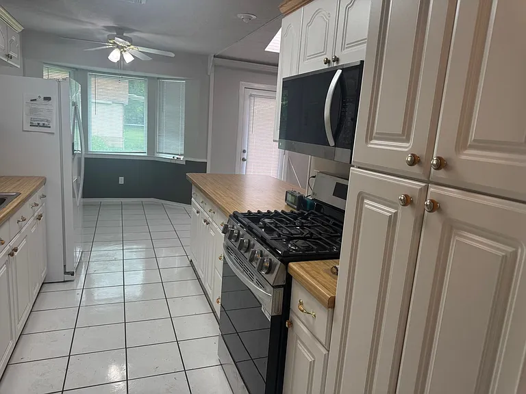305 Wilson St — Photo 6