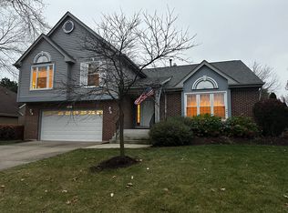 336 Woodside Dr, Bloomingdale, IL 60108