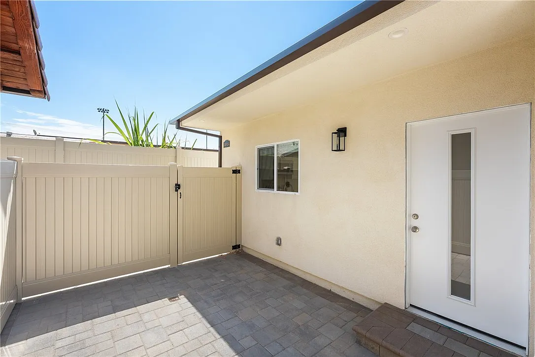 2 bed, 810 sqft, $3,100 — Photo 3