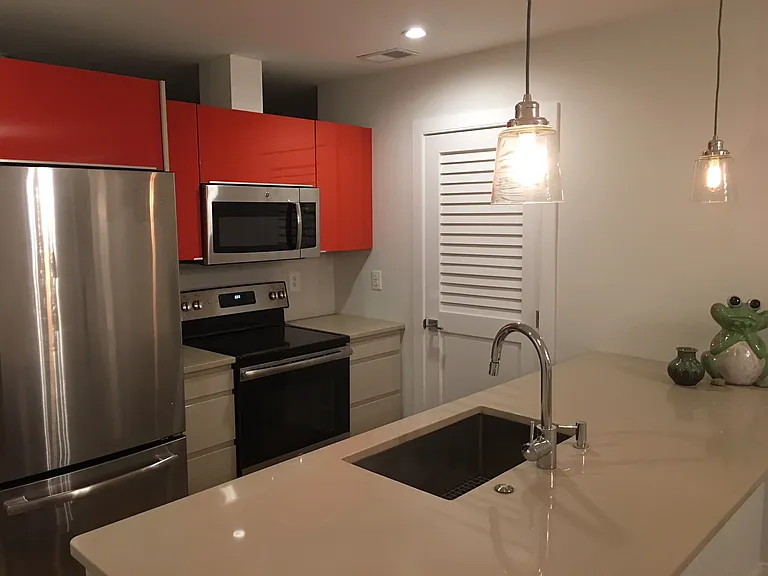715 Emerson St NW — Photo 2