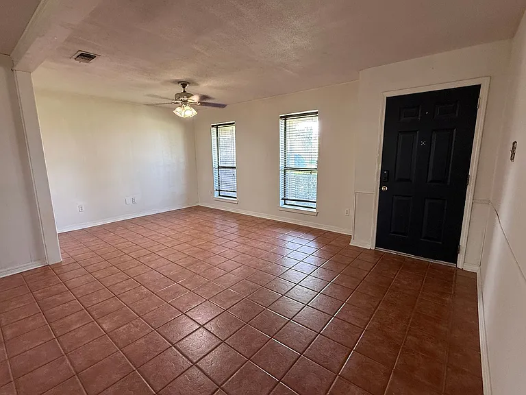 2016 Eden Dr — Photo 2