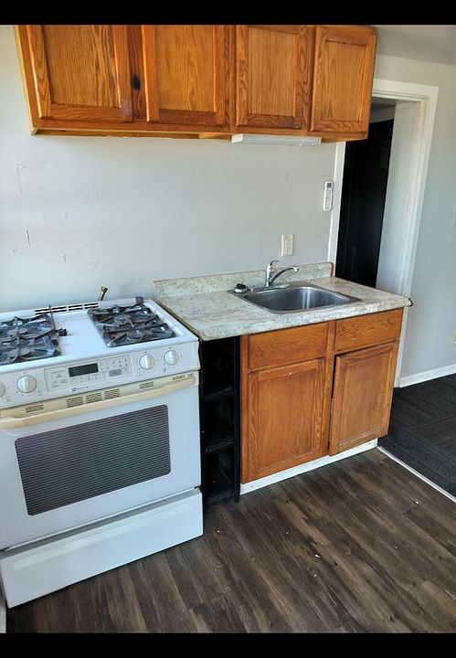 1st image of 906 Gilbert St #5