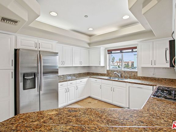 4th image of 836 S Bedford St APT 300
