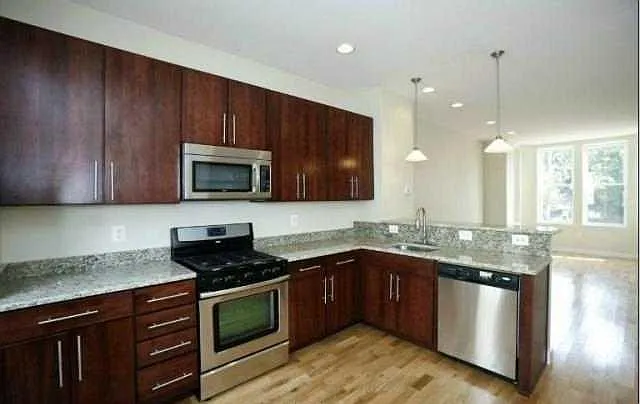 215 R St NW — Photo 3