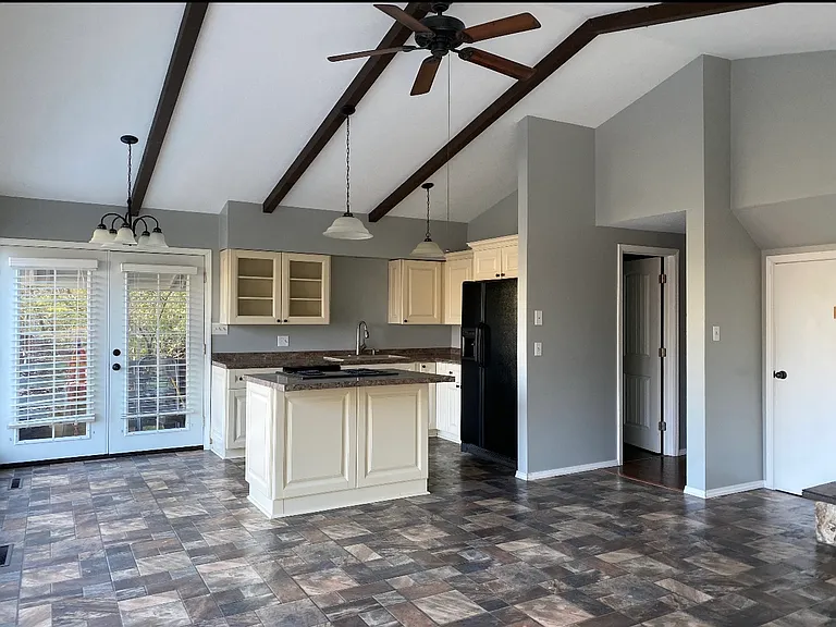 904 O Ave #A — Photo 2