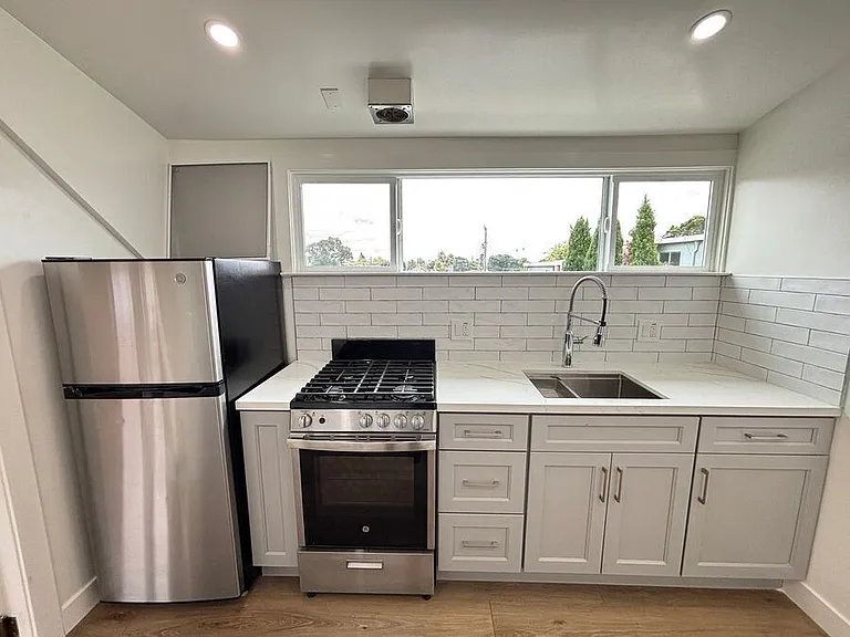 1642 Russell St #C — Photo 2