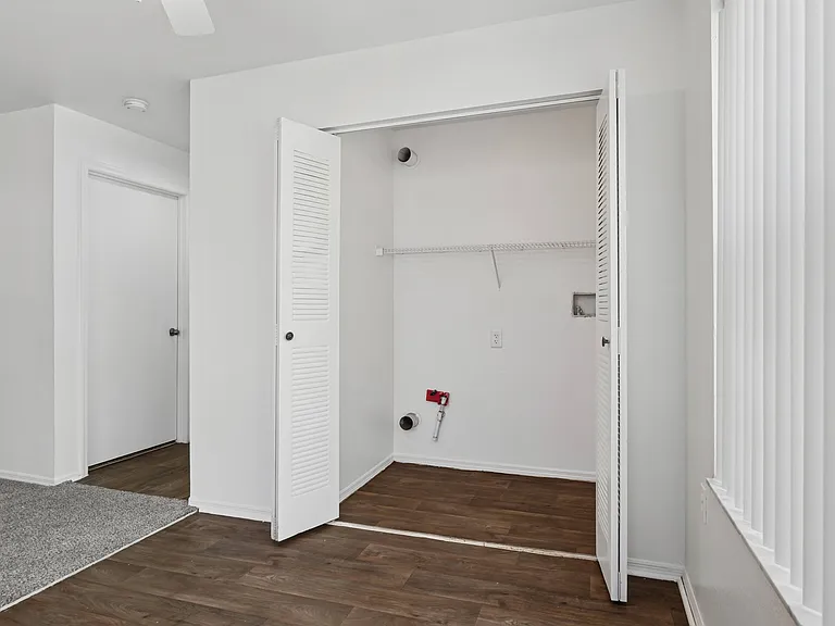 Glen Oaks Apartments — Photo 27