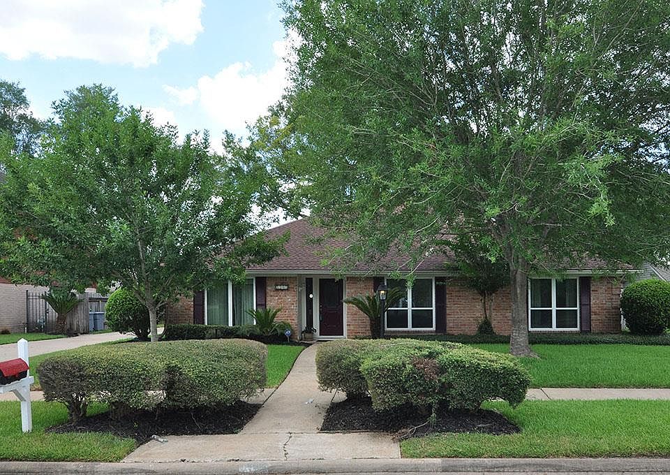 1st image of 2902 Glenn Lakes Ln