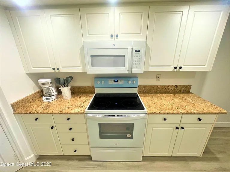 606 Shorewood Dr #C303 — Photo 5