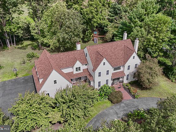 2nd image of 993 Baneswood Dr