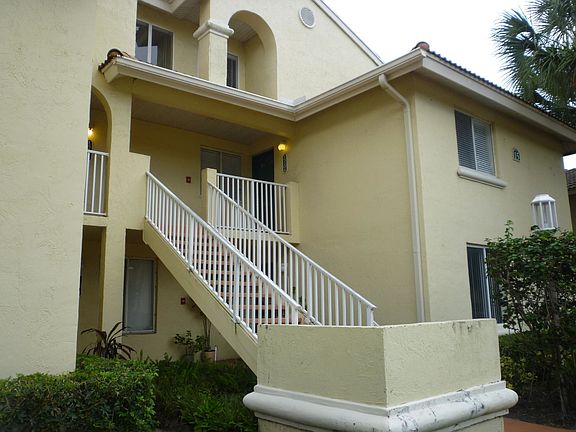 3rd image of 15206 Glenmoor Dr