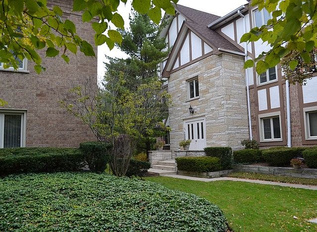 1st image of 760 Ballantrae Dr