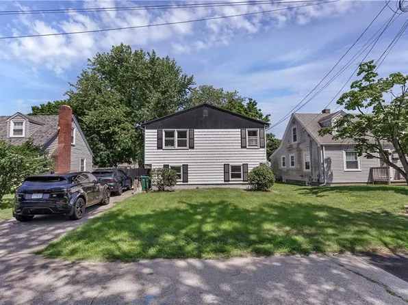 16 Arrow Ave, Warwick, RI 02886