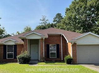 208 Barrow Ct, Raeford, NC 28376