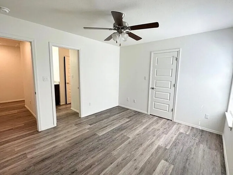 4223 W Santa Fe Street — Photo 8