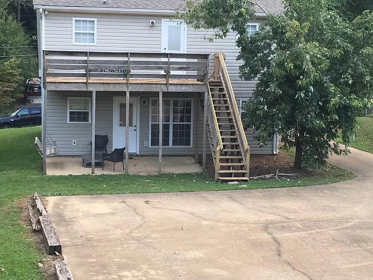 927 Lakeview Dr — Photo 7