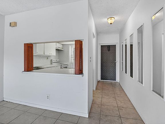 4th image of 1319 E Hillsboro Boulevard #110