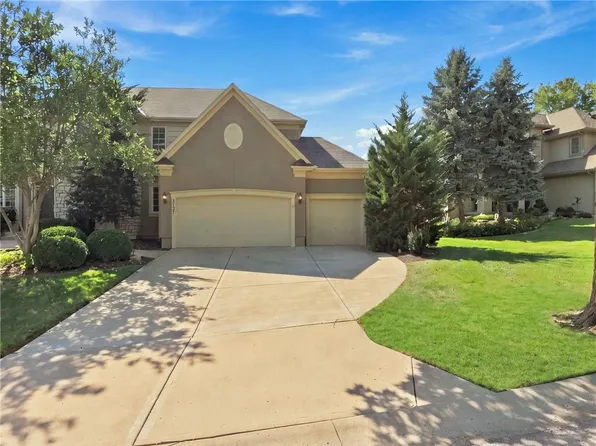 5427 W 164th Pl, Overland Park, KS 66085