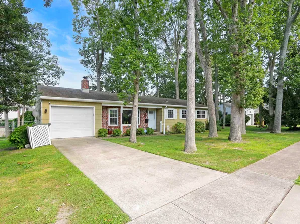 19 Holly Hills Dr, Somers Point, NJ 08244