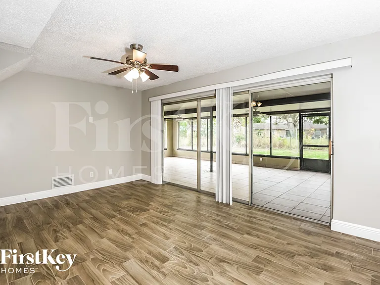 957 Bayward Ct — Photo 4