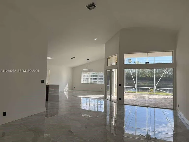 189 Cameron Dr — Photo 4
