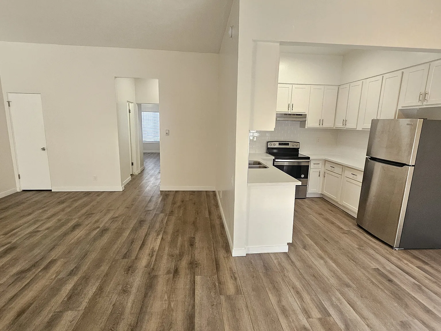 2 bed, 1000 sqft, $2,495 — Photo 4