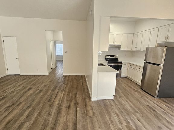 4th image of 1860 N Mariposa Ave #2