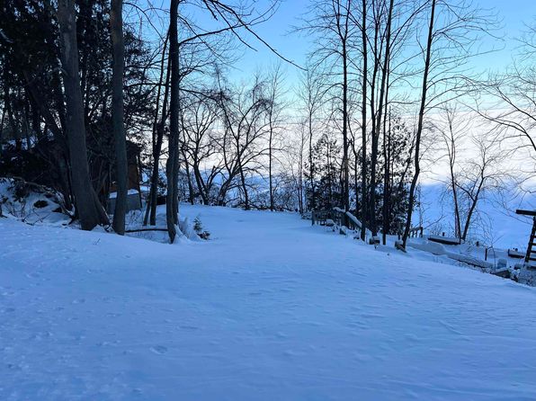 5341 Edgewater Beach Rd, Green Bay, WI 54311