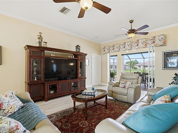 5th image of 622 SE 8th Pl