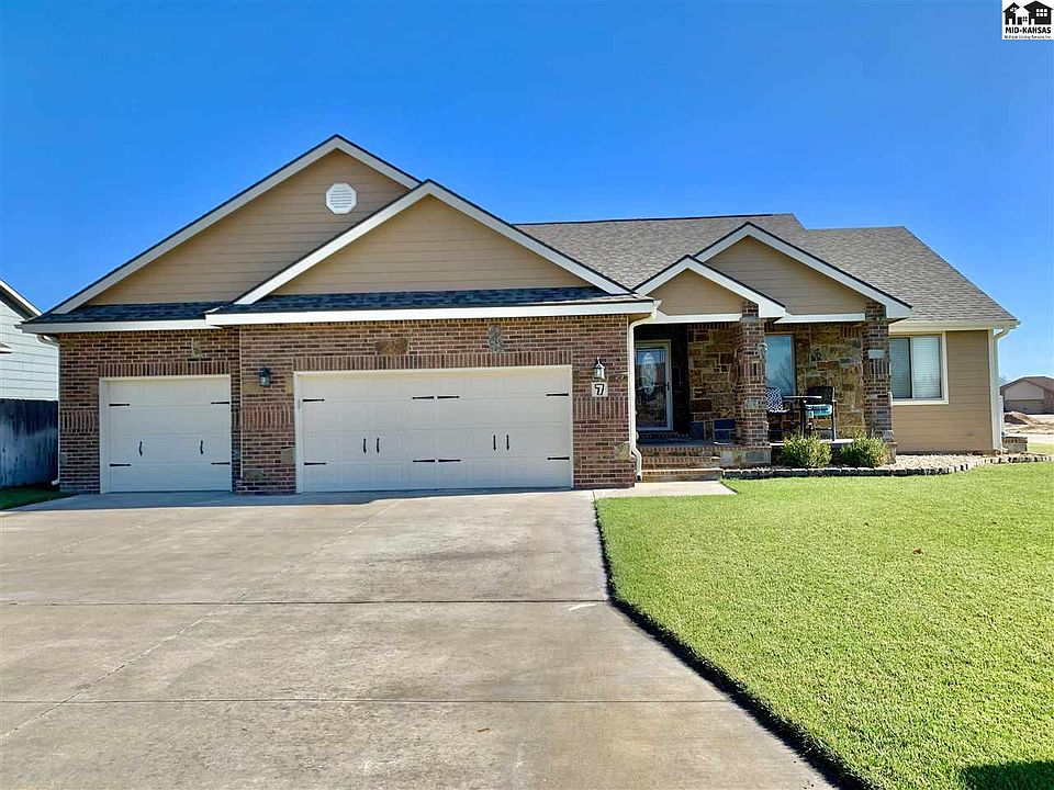 1st image of 7 Bluestem Dr