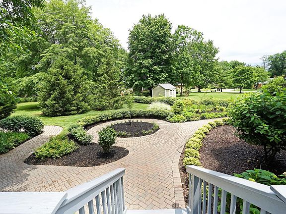 4th image of 10317 Peachtree Ln