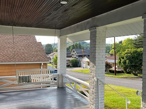 2nd image of 1101 Lake Ave