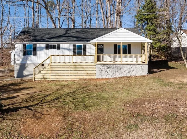 2005 Highland Dr, Powhatan, VA 23139