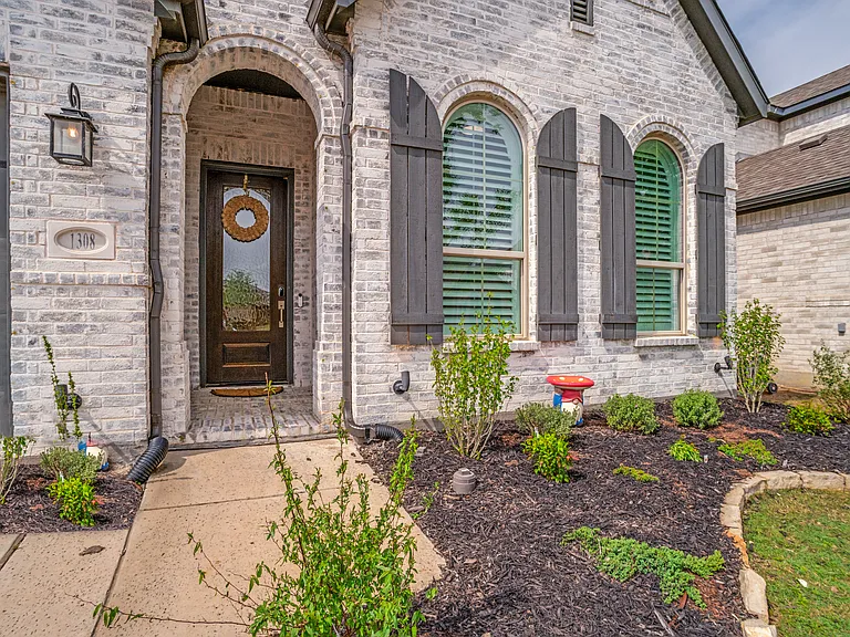 1308 Bluebonnet Ln — Photo 17