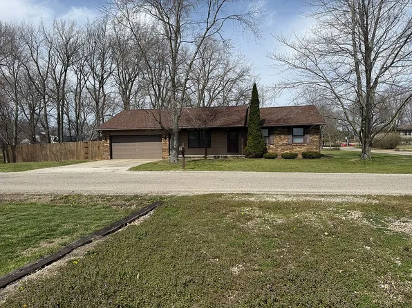 2634 E Hanover Dr, Altamont, IL 62411