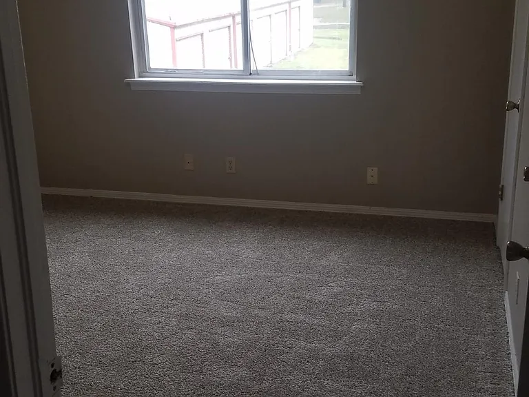 212 Capitol St — Photo 3