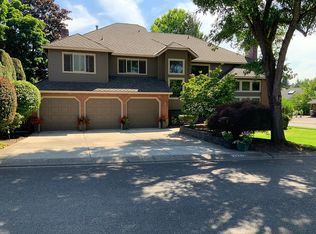 3687 Rivers Edge Dr, Lake Oswego, OR 97034