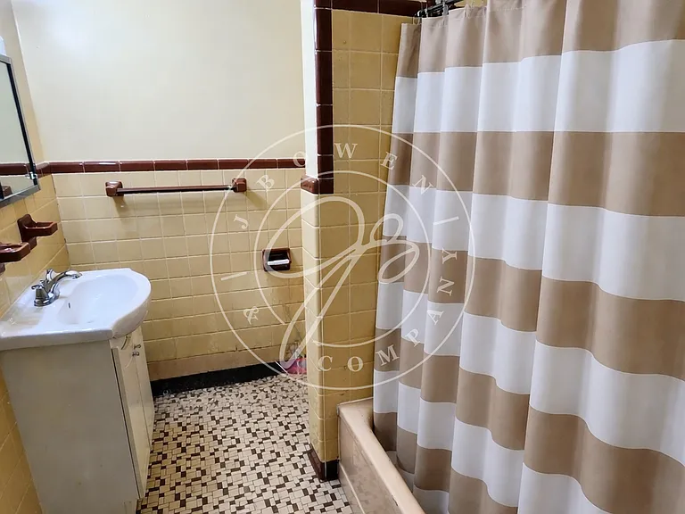 4239 Lewis Ave #2 — Photo 10