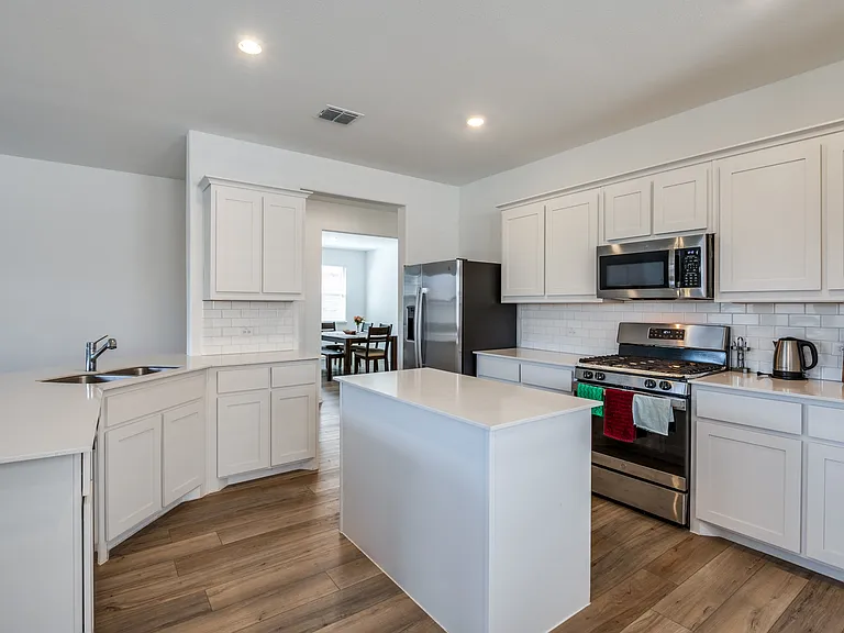 1443 Mesquite Ln — Photo 3