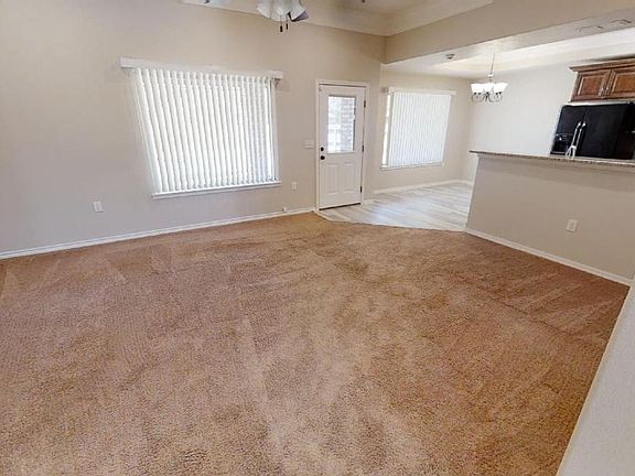 4th image of 1610 S Globe Ave