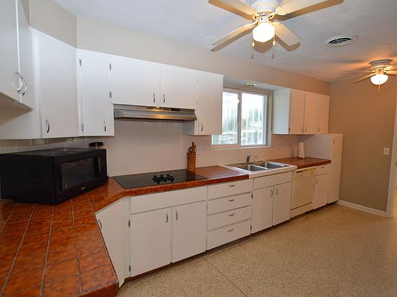 4th image of 261 Oak Dr